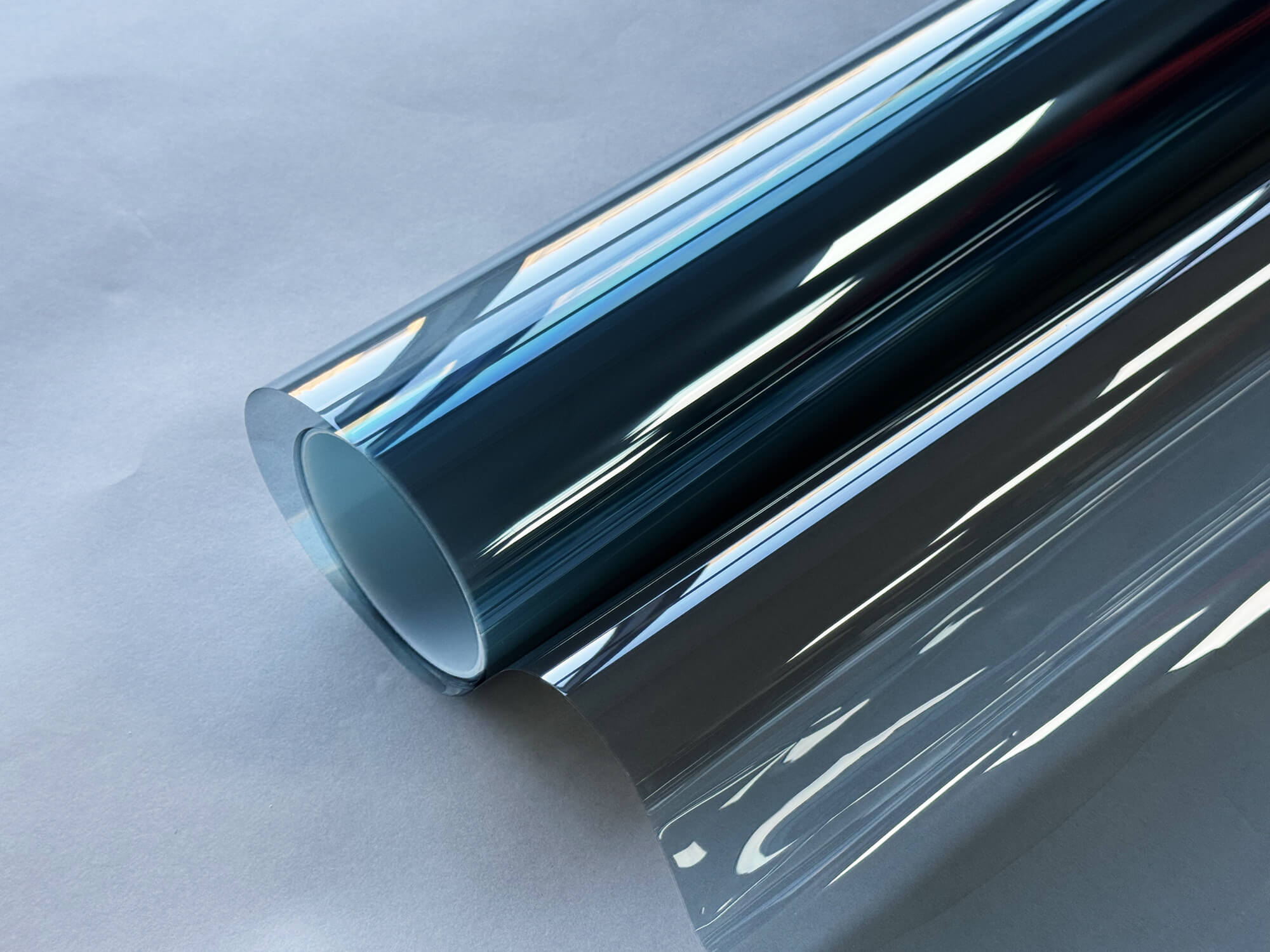 Fachada de un edificio con película 3M Prestige, controlando el sol y el deslumbramiento.