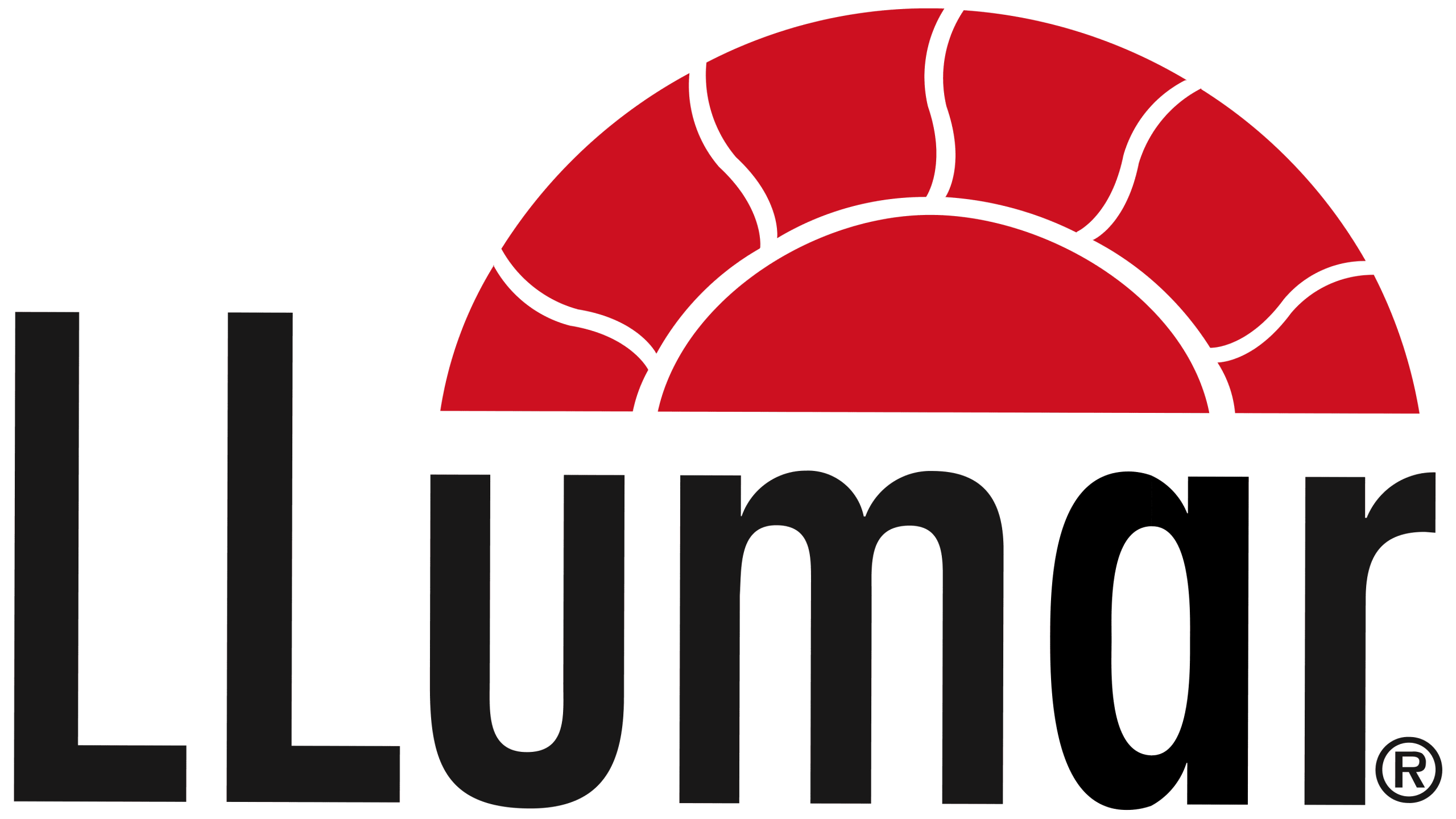 Vista desde el exterior de una ventana con película espejo que refleja el entorno y da privacidad.